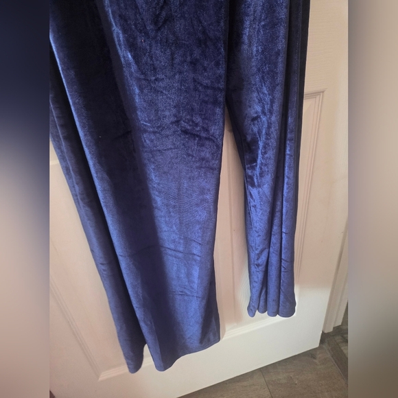 Petal & Pup Women's One Shoulder Velvet Jumpsuit Size L NWT - Picture 7 of 7